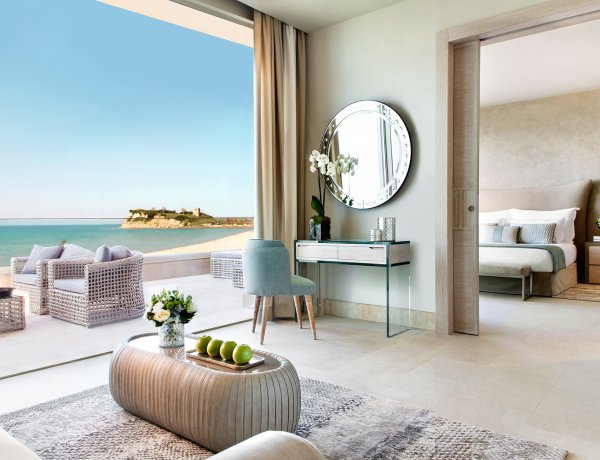 Luxury Boom vs Infrastructure Deficit: Σε σταυροδρόμι το Ελληνικό Τουριστικό μοντέλο! Επενδύσεις 5 δισ με στροφή στα 5άστερα & έλλειψη υποδομών!