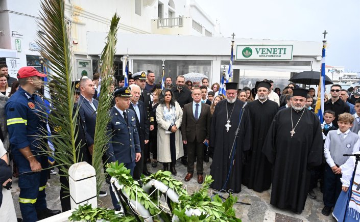  28th of October - “Ochi Day” Mykonos: Επιμνημόσυνη δέηση και κατάθεση στεφάνων στην προτομή της Μαντώς Μαυρογένους από μαθητές και Προσκόπους για την 28η Οκτωβρίου