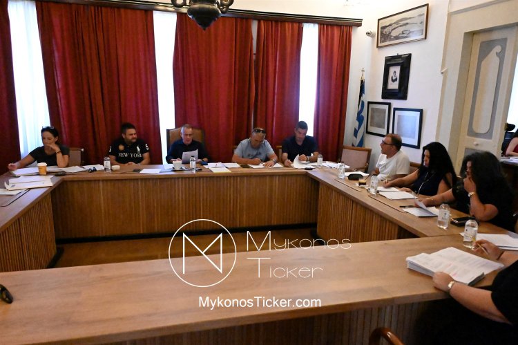MC Mykonos: Αποκατάσταση οδοφωτισμού με έξυπνα δίκτυα, χρηματοδότηση LEADER για τρία γήπεδα τένις, δωρεά ακινήτου, οφειλές ΤΑΠ και μελέτες οδοποιίας - Έξι θέματα στη Δημοτική Επιτροπή